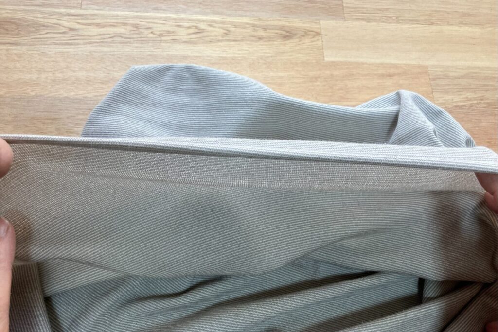 BSファインのウエストウォーマーを引き伸ばした透け感