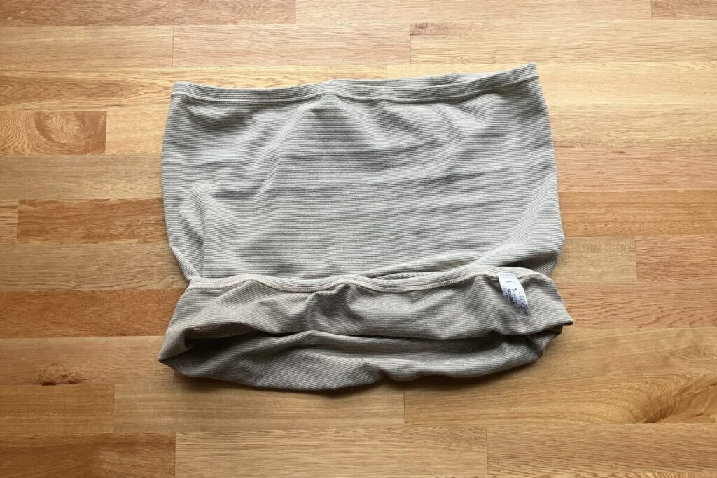 BSファインウエストウォーマーロングの裏面のタグや縫い目