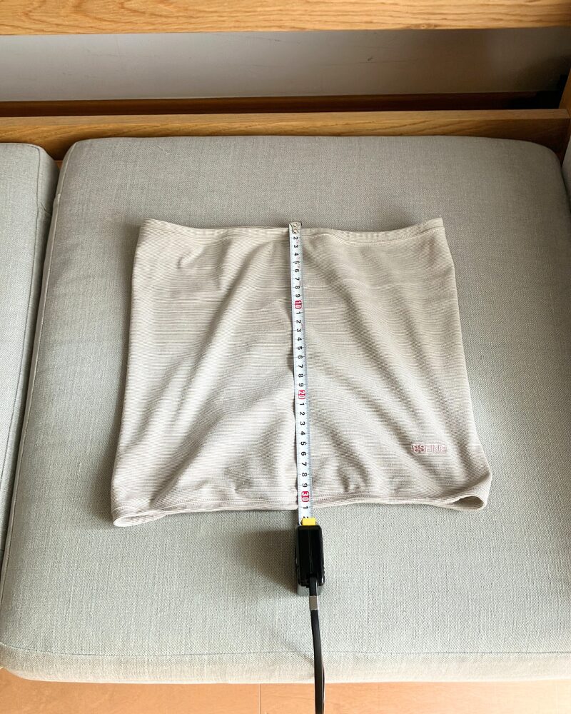 4年使用後のBSファインウエストウォーマーロングをメジャーで測っている様子