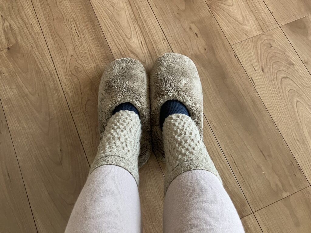 bsファインのレッグウォーマーの上に健康足首ウォーマーを着用した画像