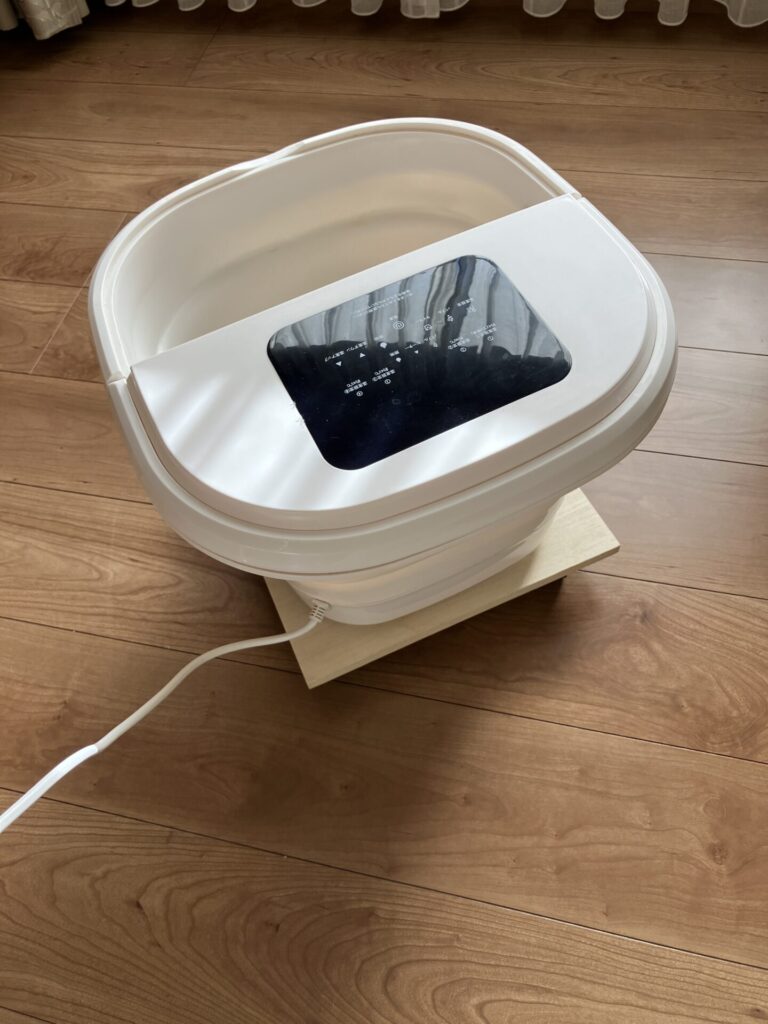 愛用フットバスをキャスターに乗せた画像