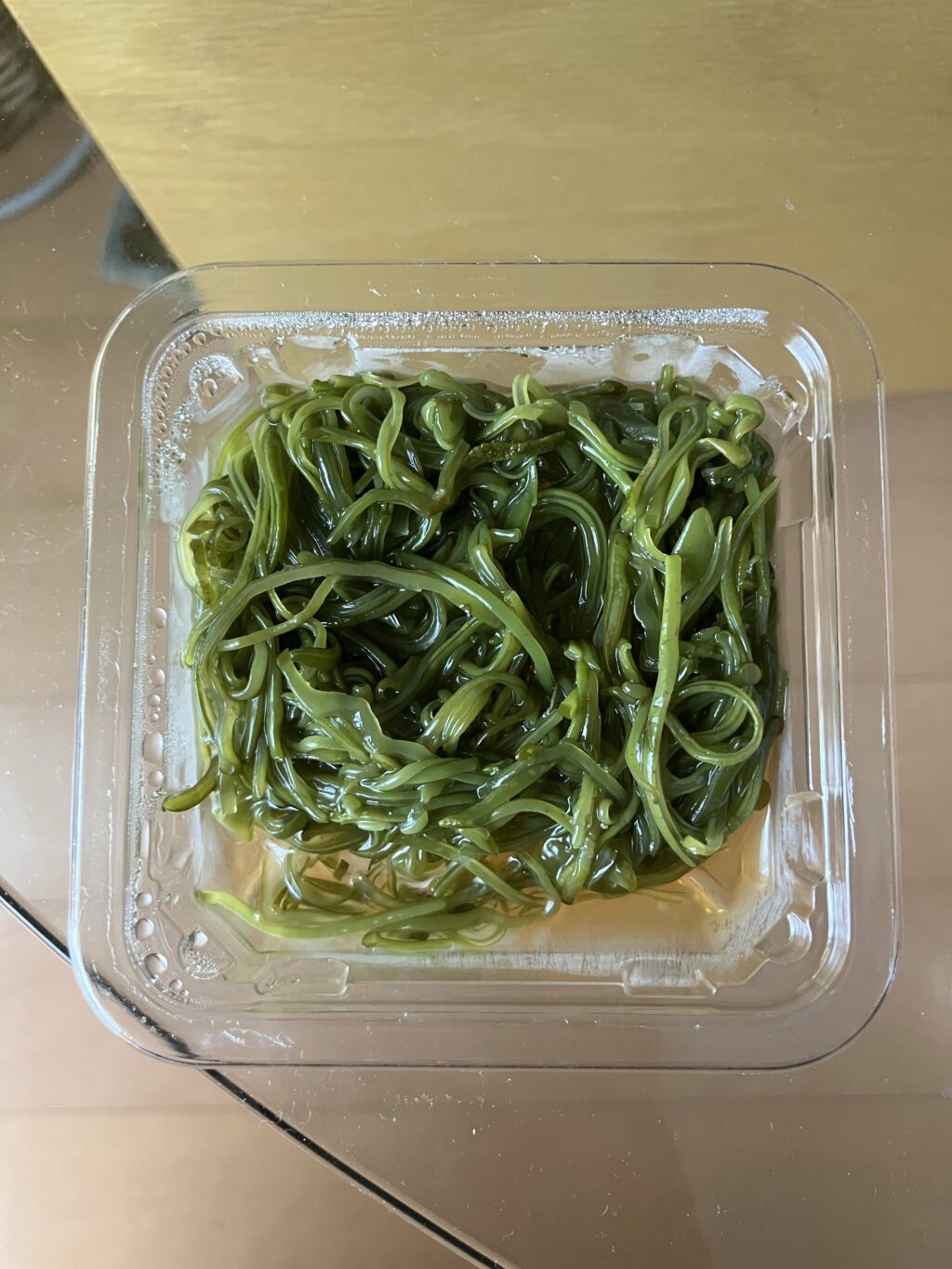 めかぶのパックをあけた画像