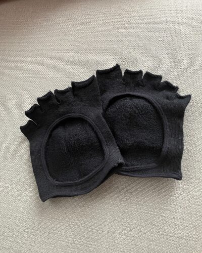 太陽ニットの5本指カバー（ブラック）