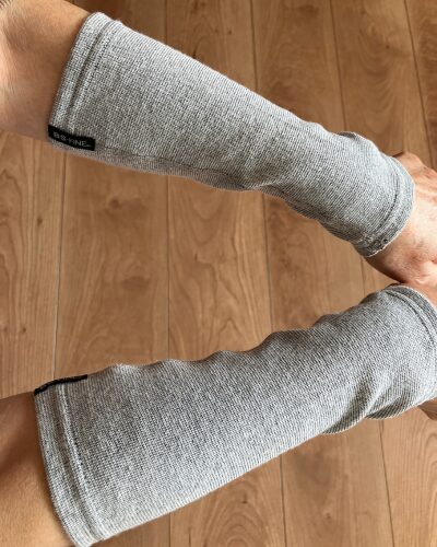 今回購入したBSファインのアームカバーを両腕に着用している様子