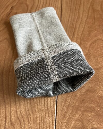 BSファインのアームカバーの裏面の縫い目を写した写真