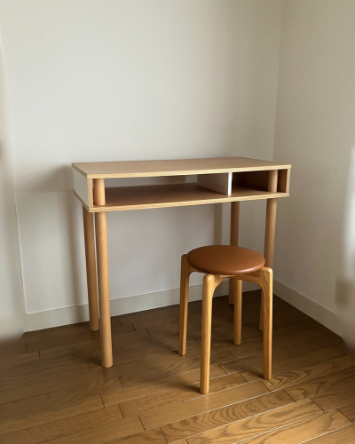 マルニ60ののスタッキングスツールとPCデスク